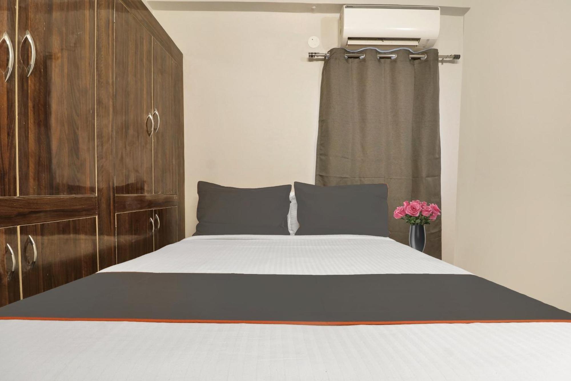Super Townhouse Rcc Blizz Hotel Kondapur  Ngoại thất bức ảnh