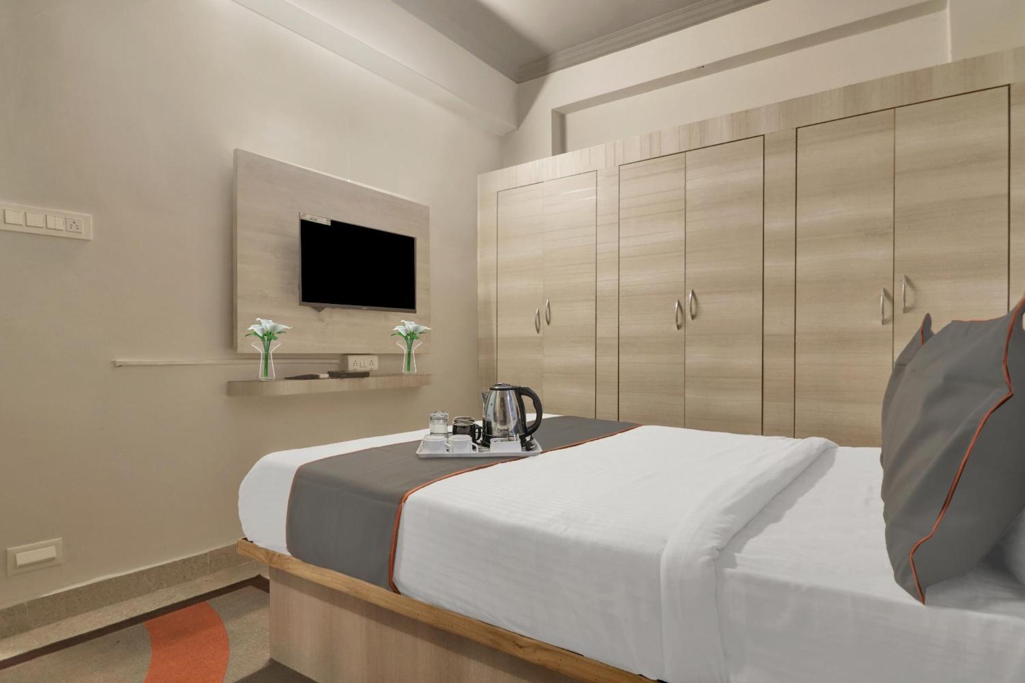 Super Townhouse Rcc Blizz Hotel Kondapur  Ngoại thất bức ảnh