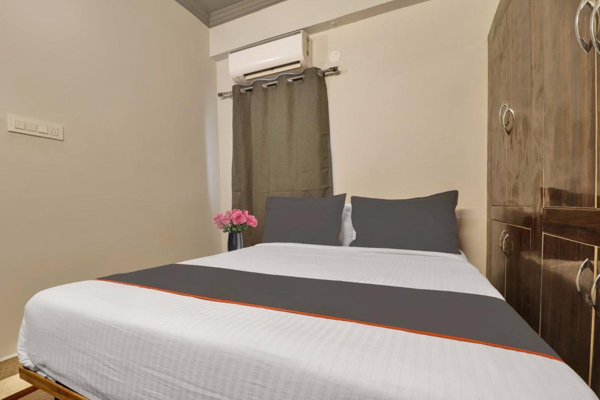 Super Townhouse Rcc Blizz Hotel Kondapur  Ngoại thất bức ảnh