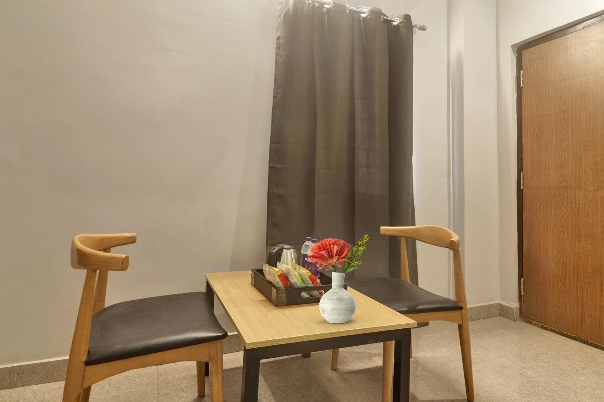Super Townhouse Rcc Blizz Hotel Kondapur  Ngoại thất bức ảnh