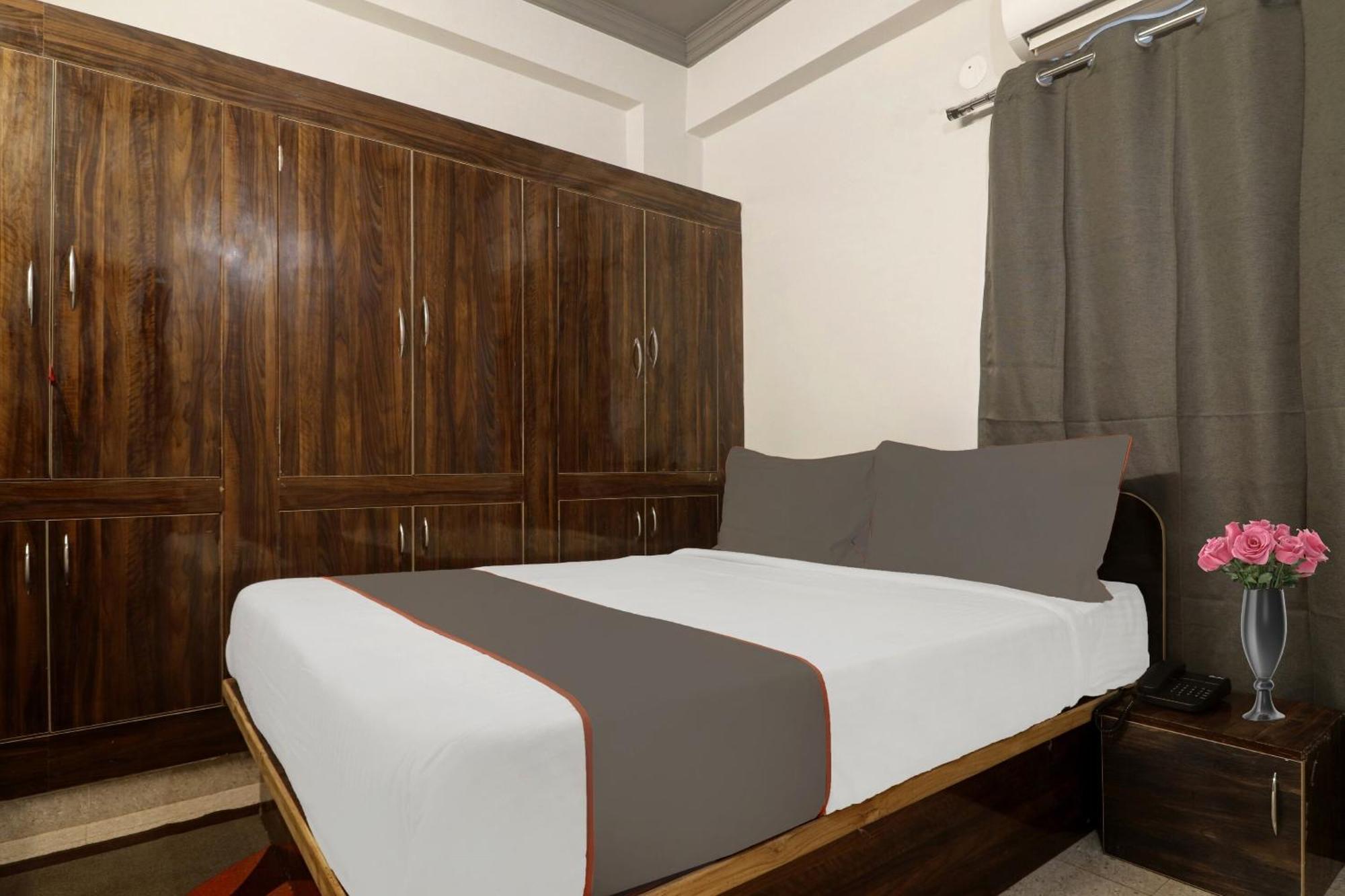Super Townhouse Rcc Blizz Hotel Kondapur  Ngoại thất bức ảnh