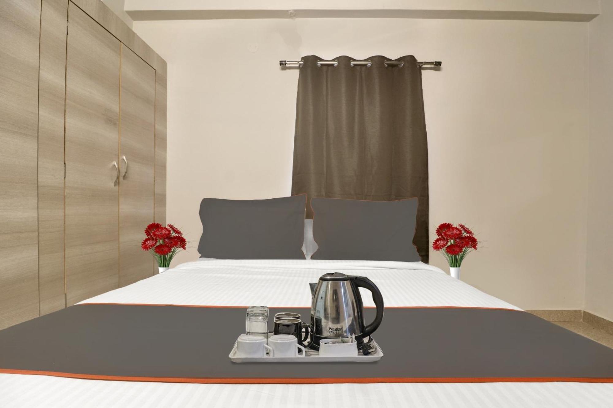 Super Townhouse Rcc Blizz Hotel Kondapur  Ngoại thất bức ảnh